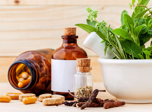 herbal-capsule-wooden-background